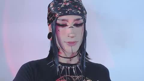 Snapshot of alienexxx chatting on 04-22-26, 11:50 online show from 04-22-26, 11:50
