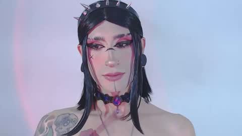 Snapshot of alienexxx chatting on 04-29-26, 11:00 online show from 04-29-26, 11:00