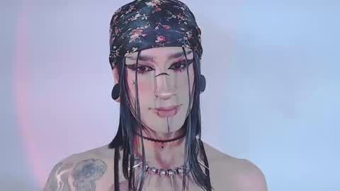 Snapshot of alienexxx chatting on 05-07-26, 12:05 online show from 05-07-26, 12:05