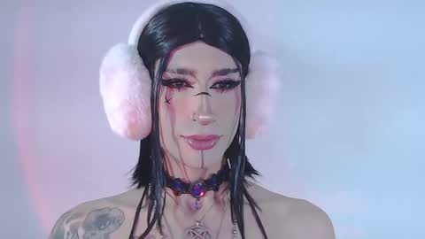 Snapshot of alienexxx chatting on 05-08-26, 11:43 online show from 05-08-26, 11:43