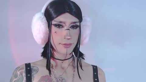 Snapshot of alienexxx chatting on 05-15-26, 11:34 online show from 05-15-26, 11:34