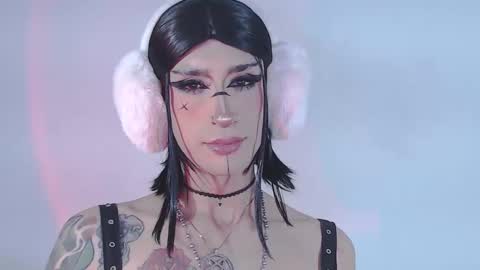Snapshot of alienexxx chatting on 05-16-26, 12:18 online show from 05-16-26, 12:18