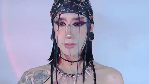 Snapshot of alienexxx chatting on 05-26-26, 12:39 online show from 05-26-26, 12:39