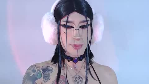Snapshot of alienexxx chatting on 05-27-26, 12:07 online show from 05-27-26, 12:07