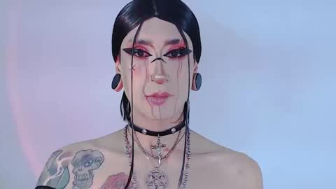 Snapshot of alienexxx chatting on 06-11-26, 02:53 online show from 06-11-26, 02:53