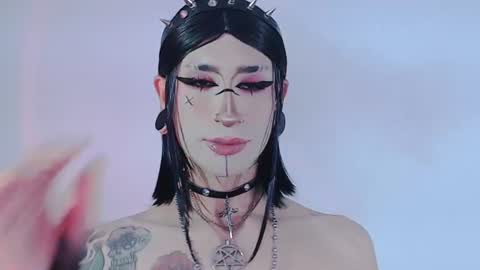 Snapshot of alienexxx chatting on 06-13-26, 10:51 online show from 06-13-26, 10:51