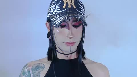 Snapshot of alienexxx chatting on 06-19-26, 11:41 online show from 06-19-26, 11:41