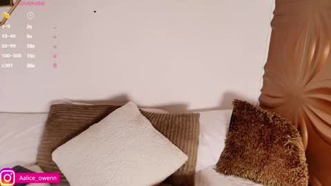 Snapshot of aliiceowen chatting on 01-07-25, 12:03 Alicie online show from 01-07-25, 12:03