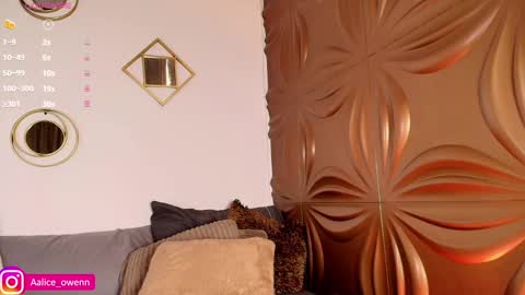 Snapshot of aliiceowen chatting on 01-09-25, 12:25 Alicie online show from 01-09-25, 12:25