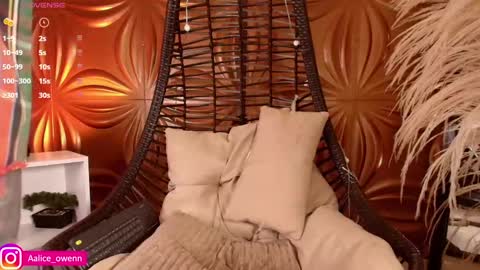 Snapshot of aliiceowen chatting on 01-18-25, 03:31 Alicie online show from 01-18-25, 03:31