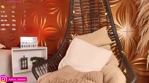 Snapshot of aliiceowen chatting on 01-20-25, 02:01 Alicie online show from 01-20-25, 02:01