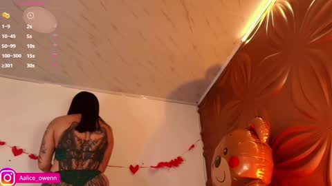 Snapshot of aliiceowen chatting on 02-13-25, 10:00 Alicie online show from 02-13-25, 10:00