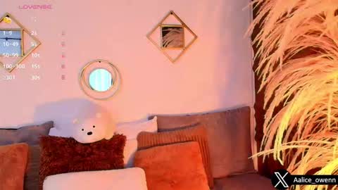 Snapshot of aliiceowen chatting on 09-12-25, 09:15 Alicie online show from 09-12-25, 09:15