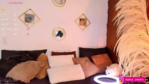 Snapshot of aliiceowen chatting on 09-19-25, 09:15 Alicie online show from 09-19-25, 09:15