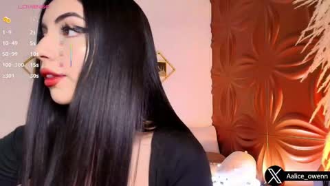 Snapshot of aliiceowen chatting on 09-27-25, 09:42 Alicie online show from 09-27-25, 09:42