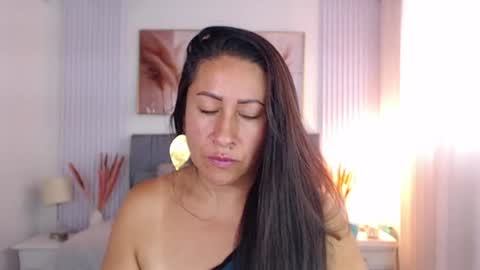 aliicia_milf online show from 05-26-26, 02:46
