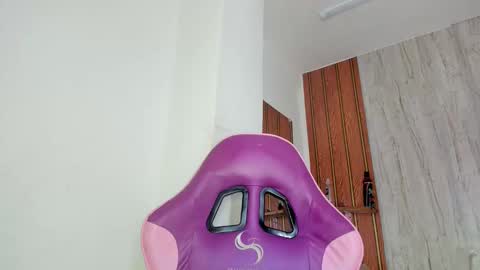 alika online show from 10-31-25, 01:56