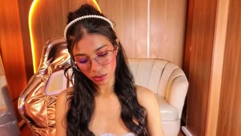 Snapshot of alina_b_ chatting on 05-11-26, 08:17 alina_b_ online show from 05-11-26, 08:17