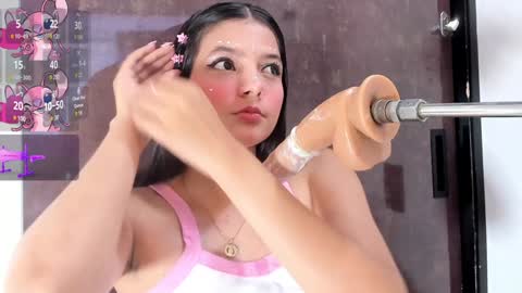 Snapshot of alina_cute18 chatting on 02-09-25, 04:04 alina online show from 02-09-25, 04:04