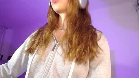Snapshot of alina_lee01 chatting on 07-11-26, 02:25 NYX online show from 07-11-26, 02:25