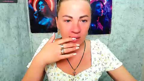 Snapshot of alinafrey_ chatting on 06-16-26, 04:48 Alina online show from 06-16-26, 04:48