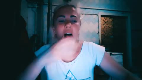 Snapshot of alinafrey_ chatting on 06-24-26, 07:02 Alina online show from 06-24-26, 07:02