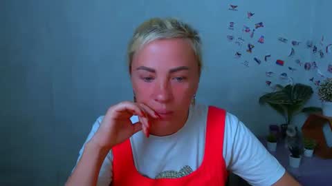 Snapshot of alinafrey_ chatting on 07-04-26, 04:18 Alina online show from 07-04-26, 04:18