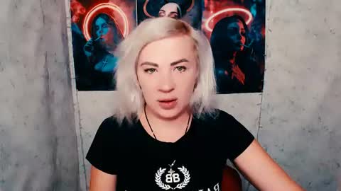 Snapshot of alinafrey_ chatting on 07-29-26, 04:54 Alina online show from 07-29-26, 04:54