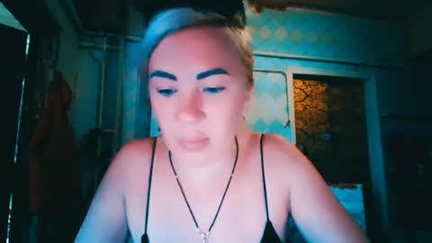 Snapshot of alinafrey_ chatting on 08-02-26, 04:44 Alina online show from 08-02-26, 04:44