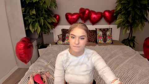 Snapshot of alinalemon chatting on 02-11-26, 06:35 Alina online show from 02-11-26, 06:35