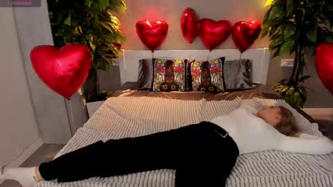 Snapshot of alinalemon chatting on 02-12-26, 08:37 Alina online show from 02-12-26, 08:37