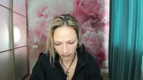 AlinaMoor online show from 10-21-25, 05:41