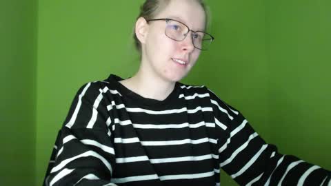 Snapshot of alinasei chatting on 04-10-26, 02:11 alinasei online show from 04-10-26, 02:11