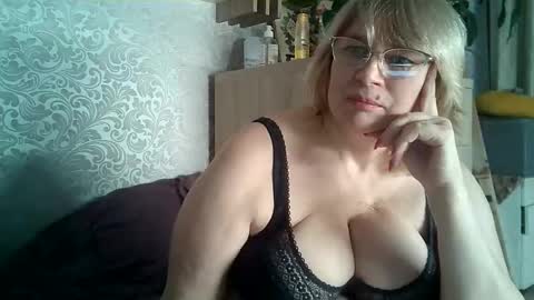 Aline LoveFlowers online show from 12-17-25, 01:50