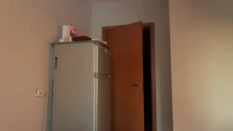 Snapshot of alisaacoy chatting on 02-05-26, 01:27 alisa online show from 02-05-26, 01:27