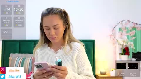 Snapshot of alisawilson_ chatting on 10-22-25, 05:30 Alisa online show from 10-22-25, 05:30