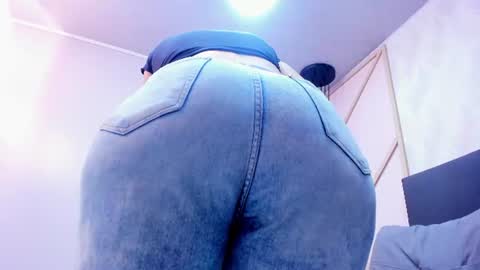 Snapshot of alishapalmer chatting on 06-20-26, 11:35 online show from 06-20-26, 11:35
