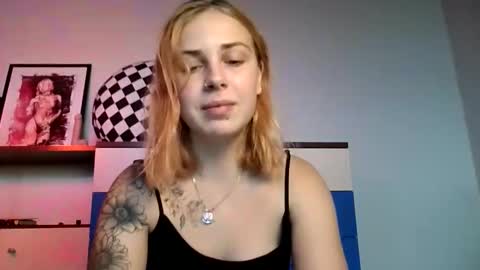 Alisa online show from 10-28-25, 01:36