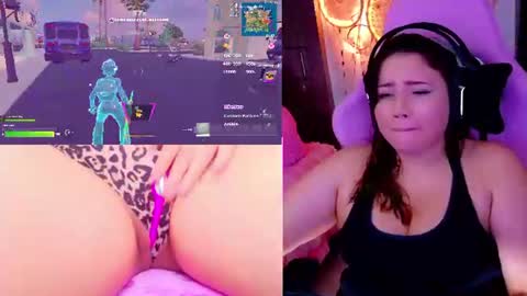 Snapshot of alison_gamer chatting on 06-25-26, 06:12 Alison online show from 06-25-26, 06:12