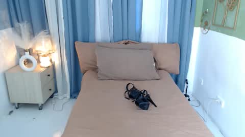 Snapshot of alisonaims chatting on 04-18-26, 05:55 hotty online show from 04-18-26, 05:55