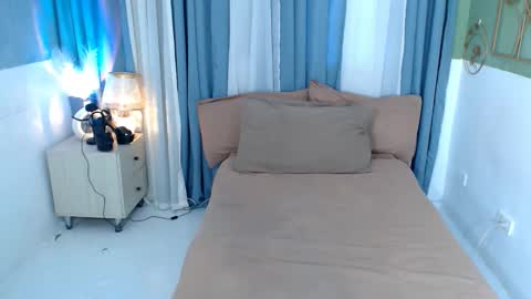 Snapshot of alisonaims chatting on 05-30-26, 05:59 hotty online show from 05-30-26, 05:59