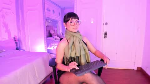 Alison Fishert online show from 12-17-25, 12:11