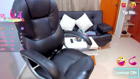 Snapshot of alisonlemoos chatting on 05-22-26, 10:10 Alisson online show from 05-22-26, 10:10