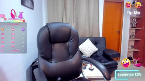 Snapshot of alisonlemoos chatting on 05-27-26, 10:34 Alisson online show from 05-27-26, 10:34