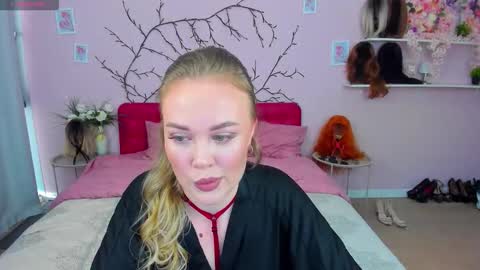 Snapshot of alisonwillow chatting on 02-01-26, 01:20 Anna online show from 02-01-26, 01:20