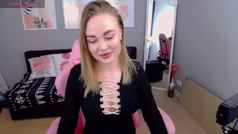 Snapshot of alisonwillow chatting on 03-01-26, 01:13 Anna online show from 03-01-26, 01:13