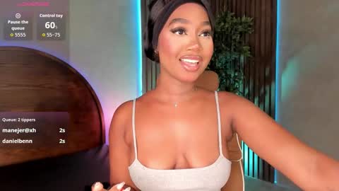 Alison Moon  online show from 10-26-25, 01:11