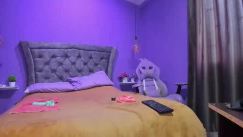 Snapshot of aliss_ik chatting on 10-04-25, 01:31 alicia online show from 10-04-25, 01:31