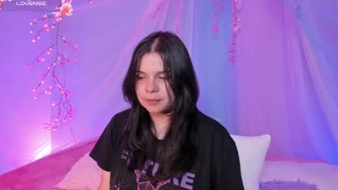 Snapshot of alissa_cute1 chatting on 07-08-26, 05:34 Mia online show from 07-08-26, 05:34