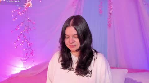 Snapshot of alissa_cute1 chatting on 07-11-26, 04:37 Mia online show from 07-11-26, 04:37